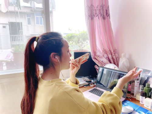 以詩為戈 以藝戰疫 文化與傳播學院師生用文藝創作致敬最美“逆行者”